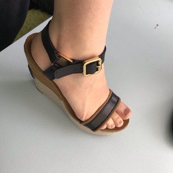 Tory Burch wedge with logo. Size 5 - Picture 7 of 8